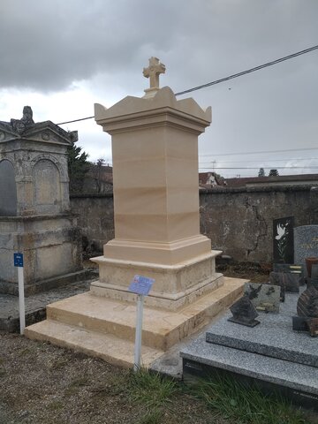 Rénovation d'un Monument Funéraire à Marmande