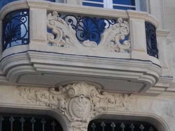 Nettoyage d'une façade d'immeuble à Bordeaux (33000).